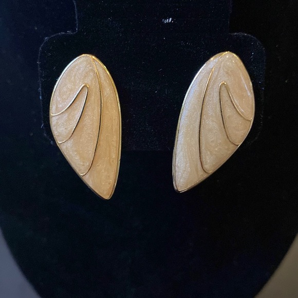 Jewelry - Vintage enamel and gold tone pierced earrings